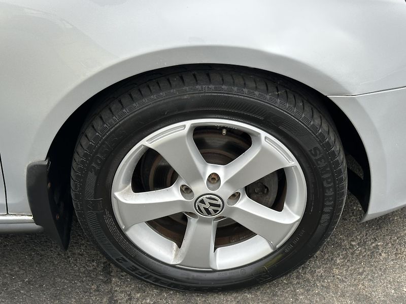 Volkswagen Golf (2012) KOMBI 1.6TDI/77kW *KLIMA*1.Maj - fotka 30 z 30