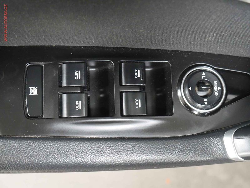 Hyundai i40 (2013) 1.7CRDi, ČR, AC, temp - fotka 21 z 21