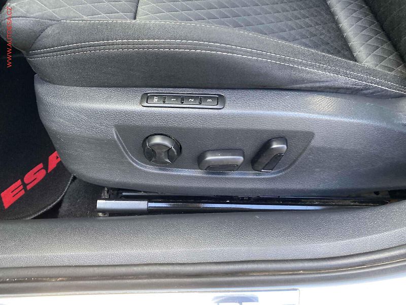 Škoda Superb (2017) 2.0 TDi, Style, STK6/28 - fotka 14 z 18