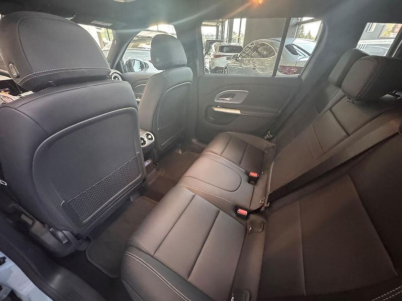 Mercedes-Benz GLB (2026) 200 4MATIC - fotka 7 z 10