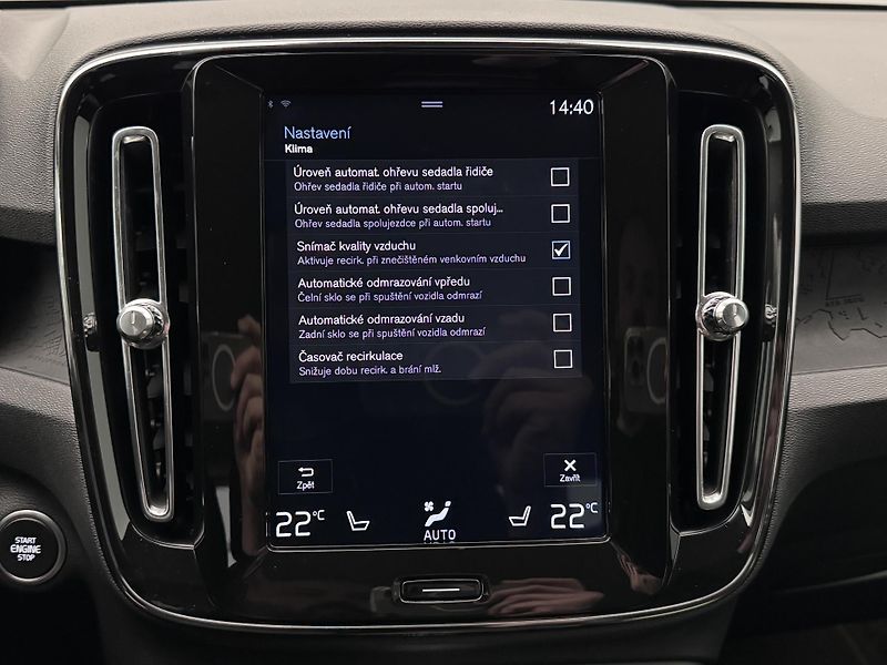 Volvo XC40 T4 AWD MOMENTUM CZ REZERVACE - fotka 32 z 34