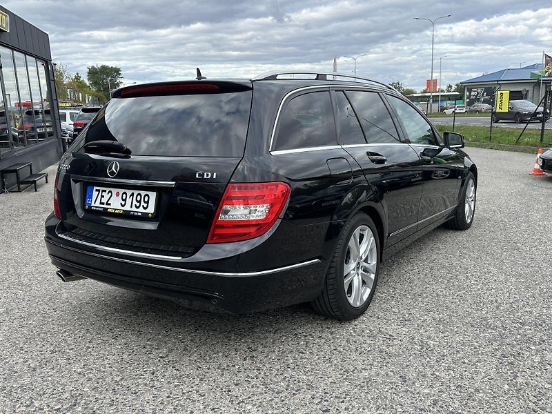 Mercedes-Benz Třídy C (2011) Mercedes-Benz C 220 CDI 2011 - fotka 9 z 21