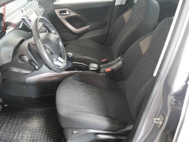 Peugeot 2008 (2016) 1.2PT, 2.maj,ČR, AC, park - fotka 9 z 18
