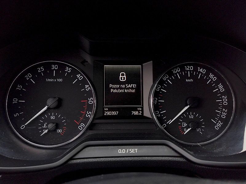 Škoda Octavia (2013) Combi Elegance plus 2,0 Tdi 11 - fotka 7 z 37