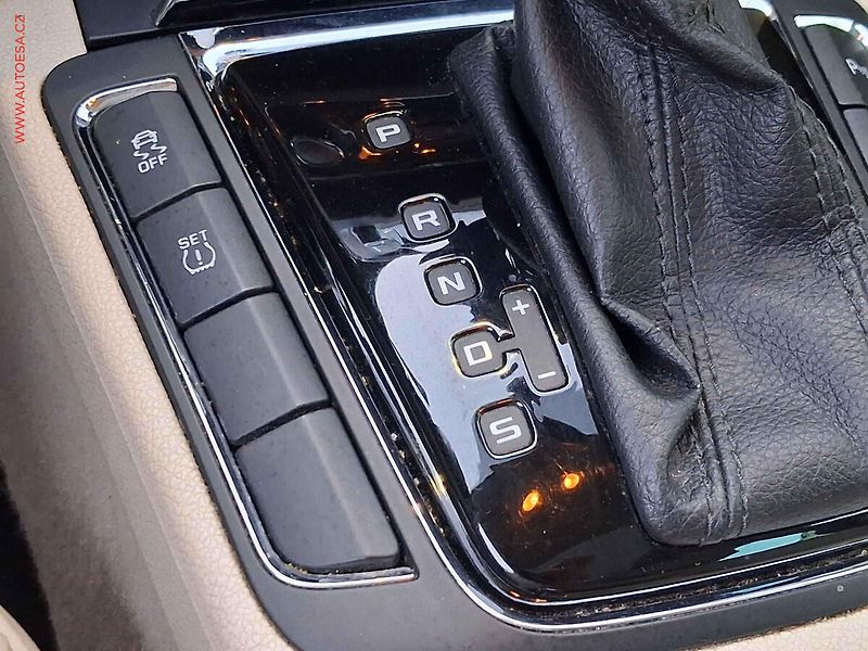 Škoda Superb (2012) 2.0TDi, DSG, bixenon - fotka 16 z 22