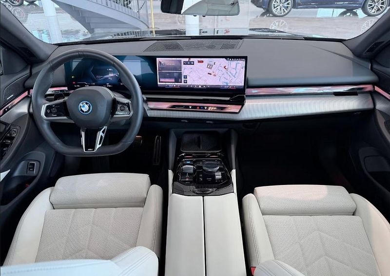 BMW i5 eDrive40 Touring M Kam Tažné - fotka 14 z 23
