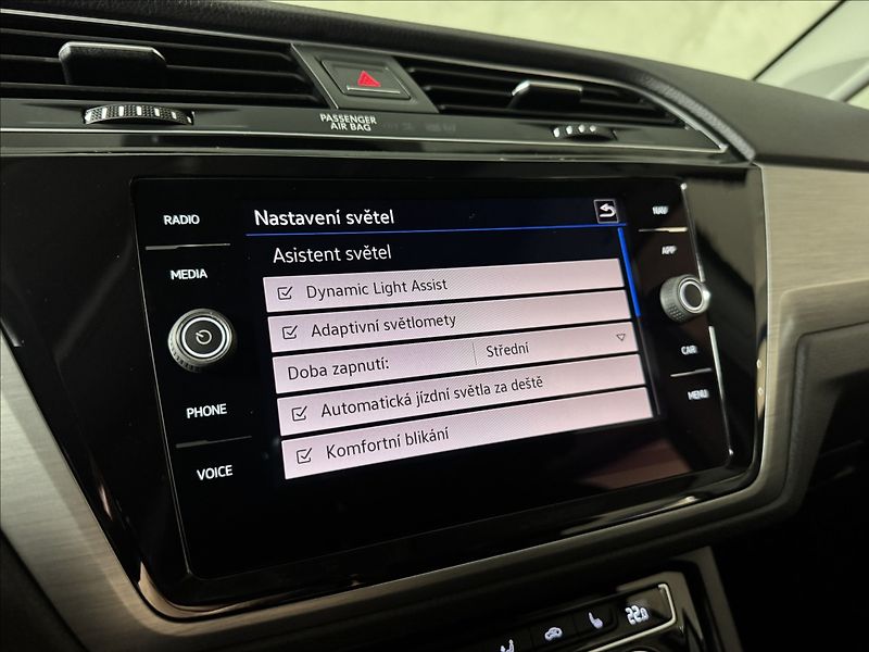 Volkswagen Touran 2,0 TDi  DSG Comfortline Tažné - fotka 28 z 43