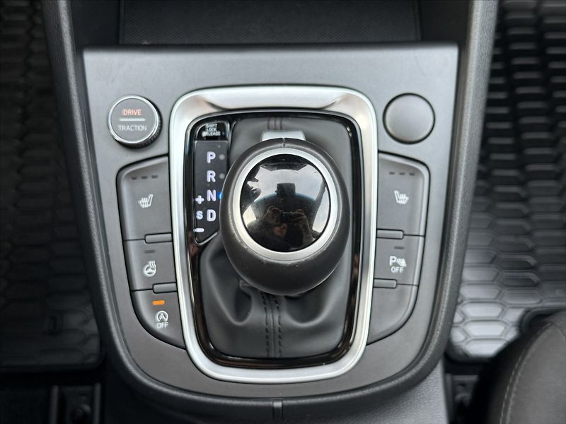 Hyundai Kona 1,6 T-GDI 145kW Smart DTC - fotka 16 z 23
