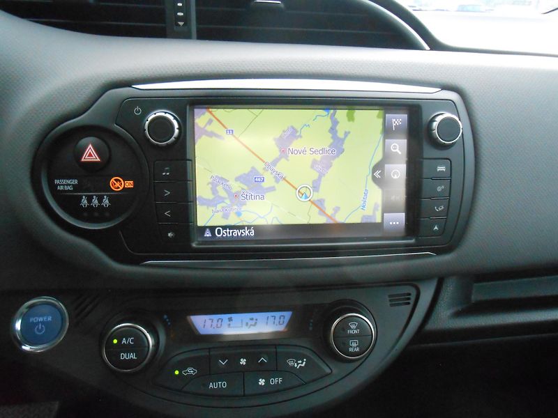 Toyota Yaris 1.5VVTiHybrid,NAVI,KAMERA,AUT - fotka 28 z 39