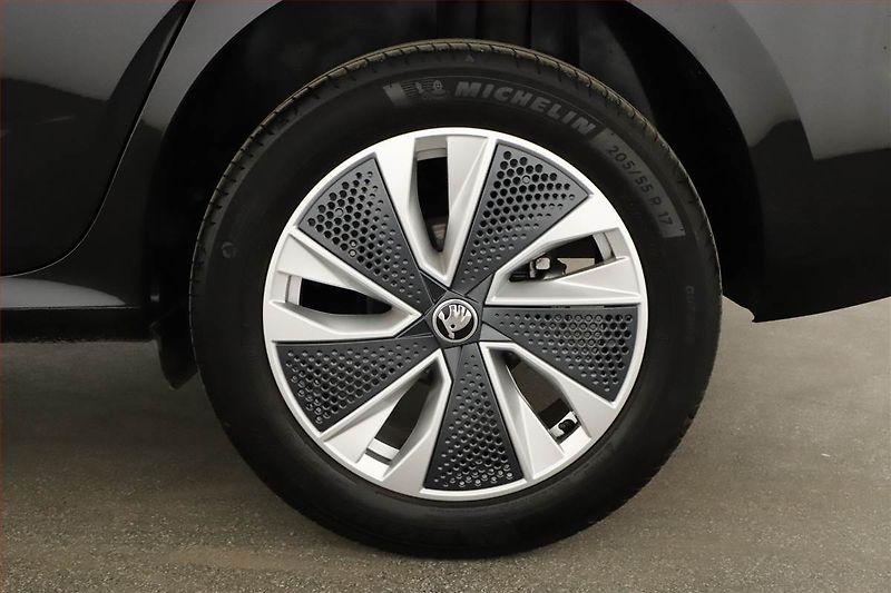 Škoda Kamiq (2024) 1.0 TSI, Drive, FullLed - fotka 11 z 19