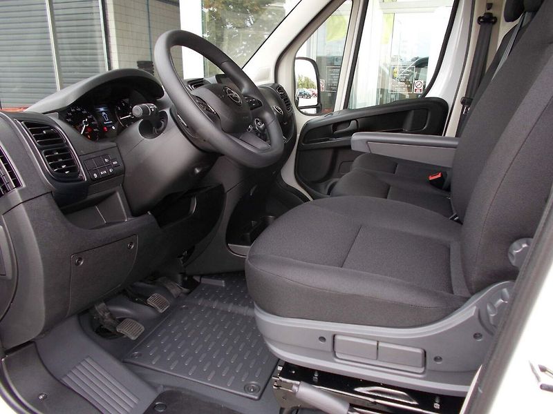 Opel Movano (2026) Van 3000 L2H1 2.2 CDTi 120k 6- - fotka 13 z 28