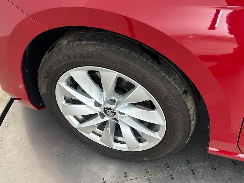 Škoda Superb Selection DSG - fotka 27 z 31