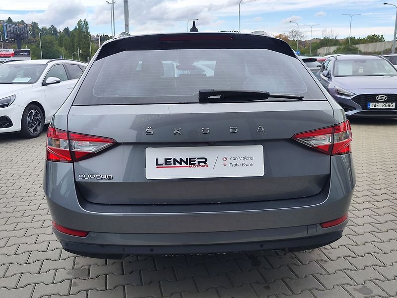 Škoda Superb 2.0 TDI/110kW Style DSG - fotka 6 z 35