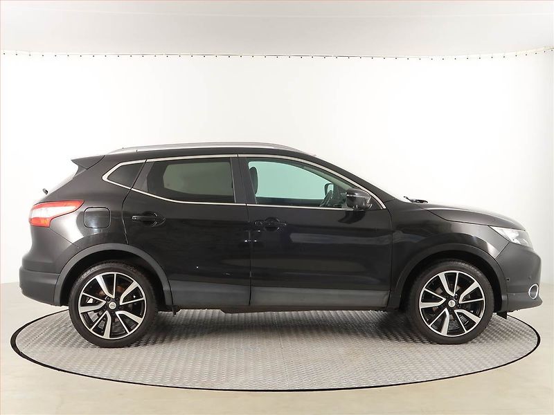 Nissan Qashqai (2017) 1.5 dCi, Navi, Xenony - fotka 6 z 17