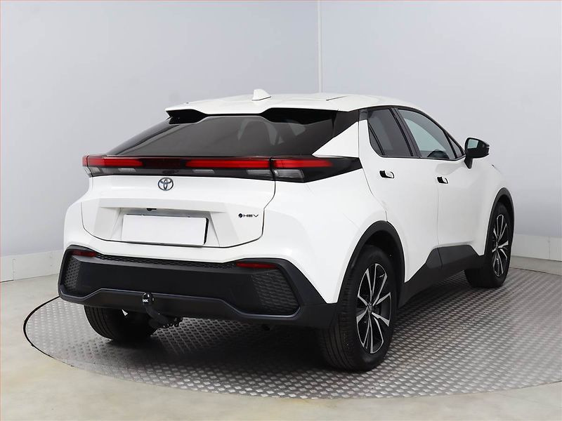 Toyota C-HR (2024) 1.8 Hybrid - fotka 5 z 21