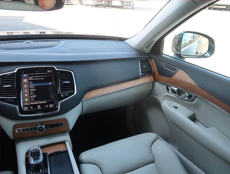 Volvo XC90 (2021) B5 AWD - fotka 8 z 28
