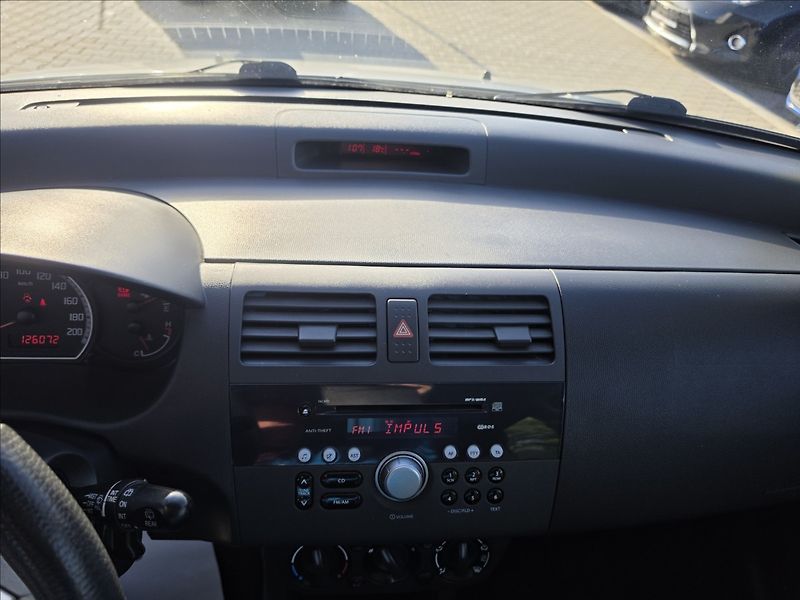 Suzuki Swift 1,3 i 67KW KLIMA ALU STK - fotka 16 z 44