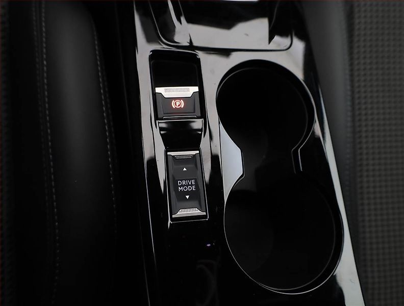 Peugeot 208 (2021) e-GT 50 kWh, SoH 99%, Automat - fotka 13 z 24