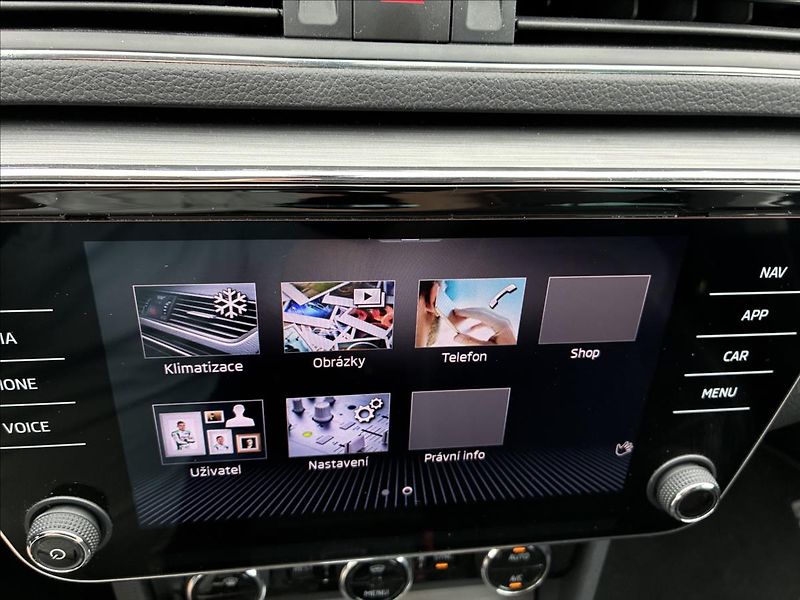Škoda Superb 2,0 STYLE 4X4 TAŽNÉ,KAMERA - fotka 22 z 31