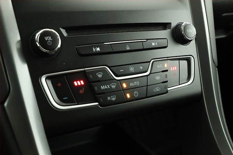 Ford Mondeo (2015) 2.0 TDCI, Kůže, Navi, Tempomat - fotka 13 z 15