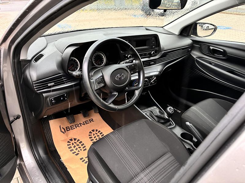 Hyundai i20 1.2i 62kW COMFORT REZERVACE - fotka 9 z 28