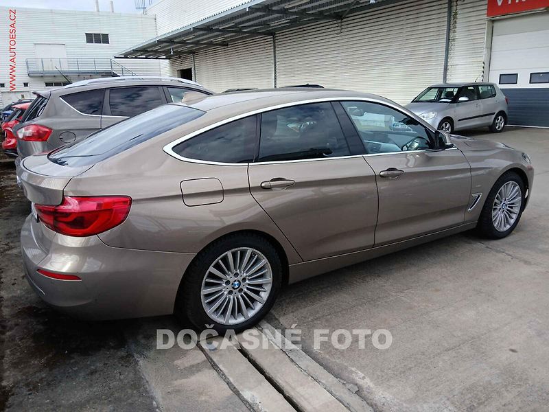 BMW Řada 3 (2016) 2.0 TDI GT, AT, LED, kůže - fotka 2 z 3