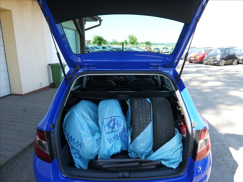 Škoda Fabia 1,0 TSi 70kW STYLE,2x kola,ČR - fotka 18 z 42