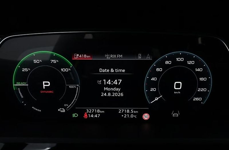 Audi Q8 e-tron 55 Quattro Kam LED Vzduch - fotka 18 z 32