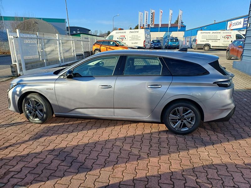 Peugeot 308 (2026) SW STYLE Hybrid 145 e-DCS6 - fotka 8 z 25