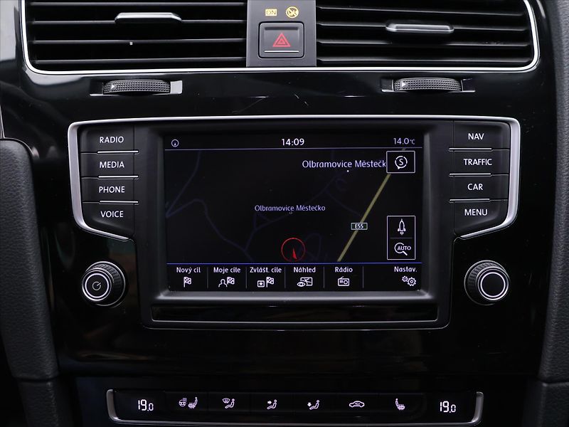 Volkswagen Golf 1,4 TSI 110kW Highline Navi - fotka 22 z 34