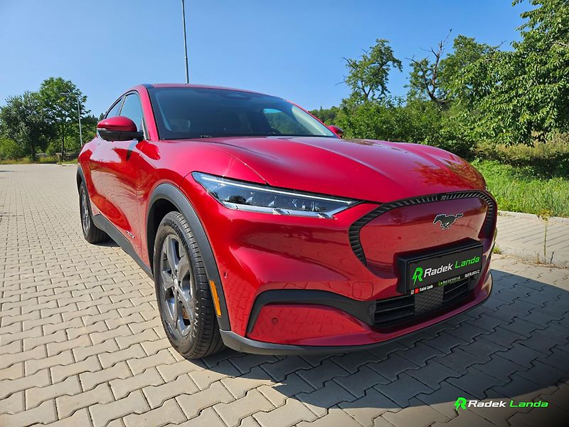Ford Mustang Mach-E (2021) Mach-E 76 kWh - fotka 1 z 19