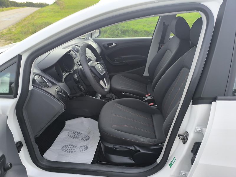 Seat Ibiza (2011) 1.2 DOLOŽENÉ KM, 1.MAJITEL - fotka 9 z 27