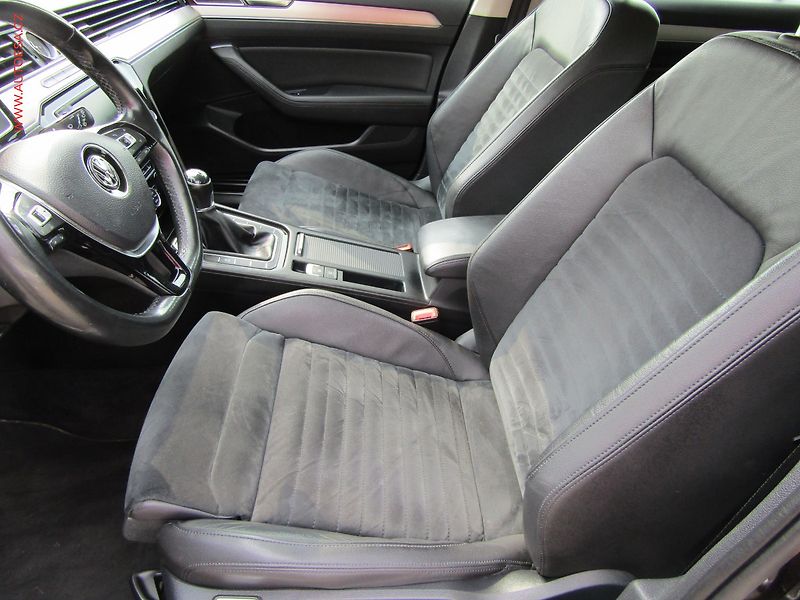 Volkswagen Passat (2017) 2.0 TDi, ČR - fotka 9 z 20