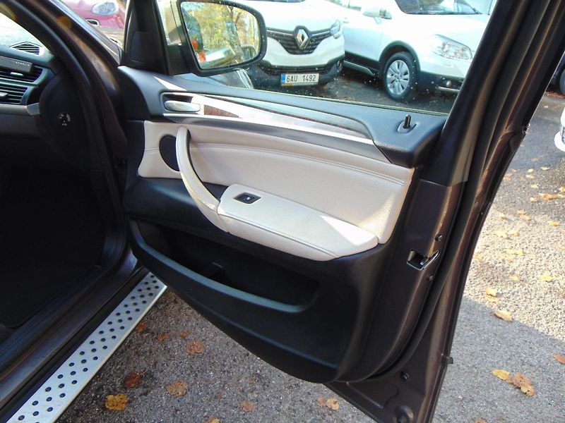 BMW X5 3,0 D - fotka 15 z 21