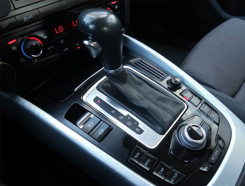 Audi Q5 (2012) 2.0 TDI, 4X4, Automat - fotka 13 z 19