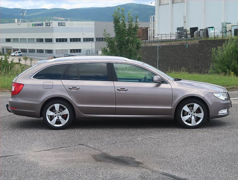 Škoda Superb (2012) 2.0 TDI, Serv.kniha, Tempomat - fotka 6 z 13