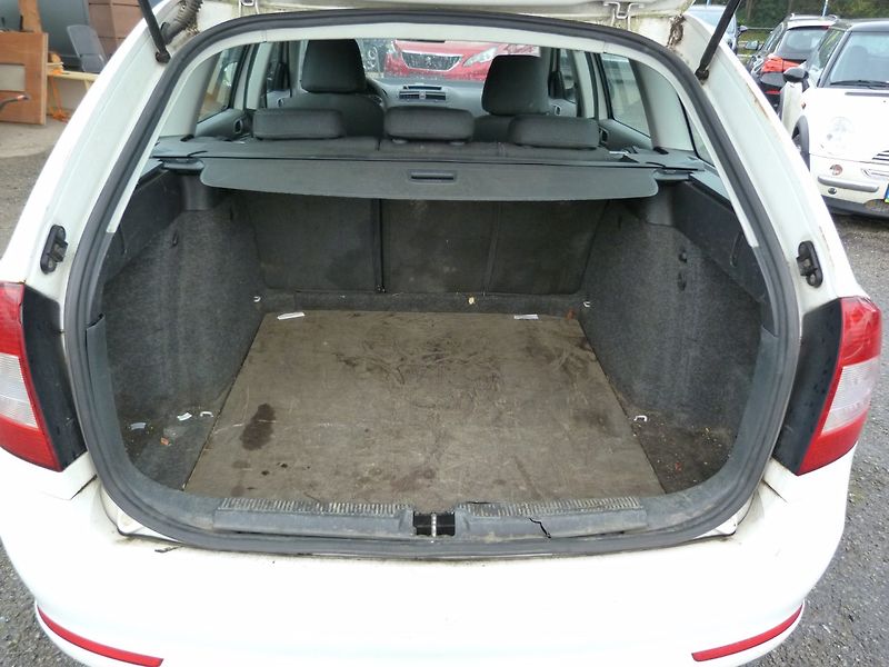 Škoda Octavia 2.0TDI DPH - fotka 16 z 16