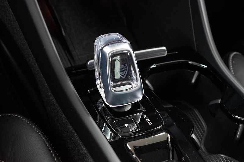 Volvo XC40 B4 AWD KAMERY360*HARMAN*ČR 1.M - fotka 21 z 42