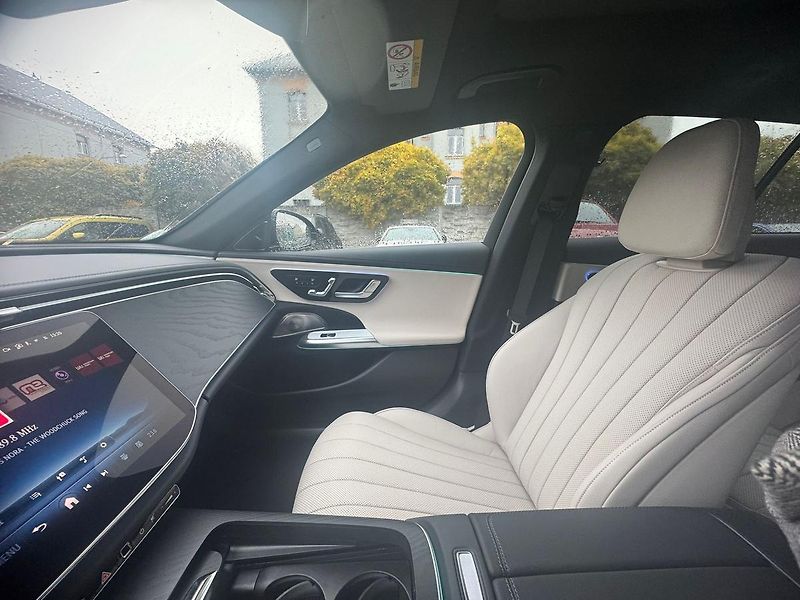 Mercedes-Benz Třídy E (2025) E 220 d 4MATIC kombi - fotka 14 z 23
