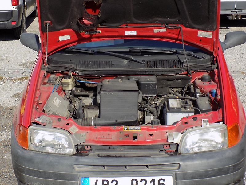 Fiat Punto 1,2I 54 KW SX CENTRÁL, KLIMA - fotka 28 z 30