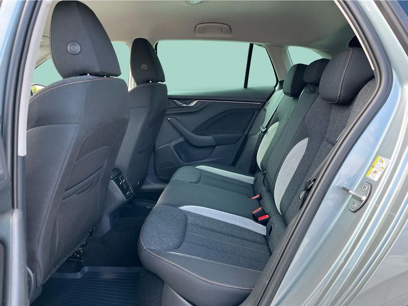 Škoda Scala 1,0 TSI 85 kW TOP SELECTION - fotka 12 z 28