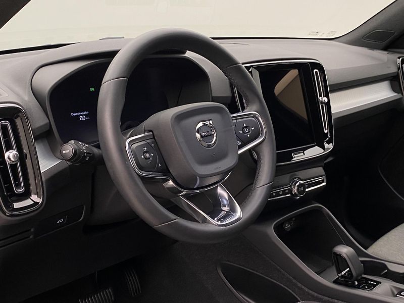 Volvo XC40 B3 CORE AUT CZ - fotka 18 z 49