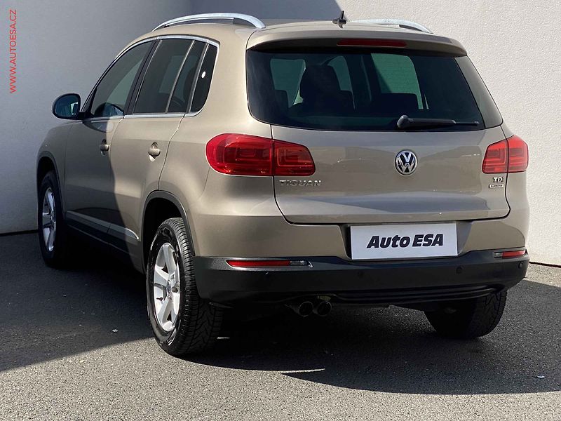 Volkswagen Tiguan (2012) 2.0 TDi, Sport&Style, park. - fotka 6 z 16
