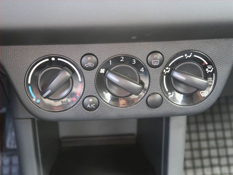 Suzuki Swift (2010) 1.3, 4X4, Serv.kniha - fotka 15 z 17
