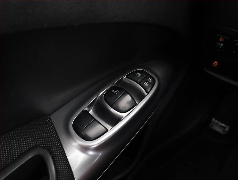 Nissan Juke (2011) 1.6 DIG-T, 4X4, Automat - fotka 15 z 17