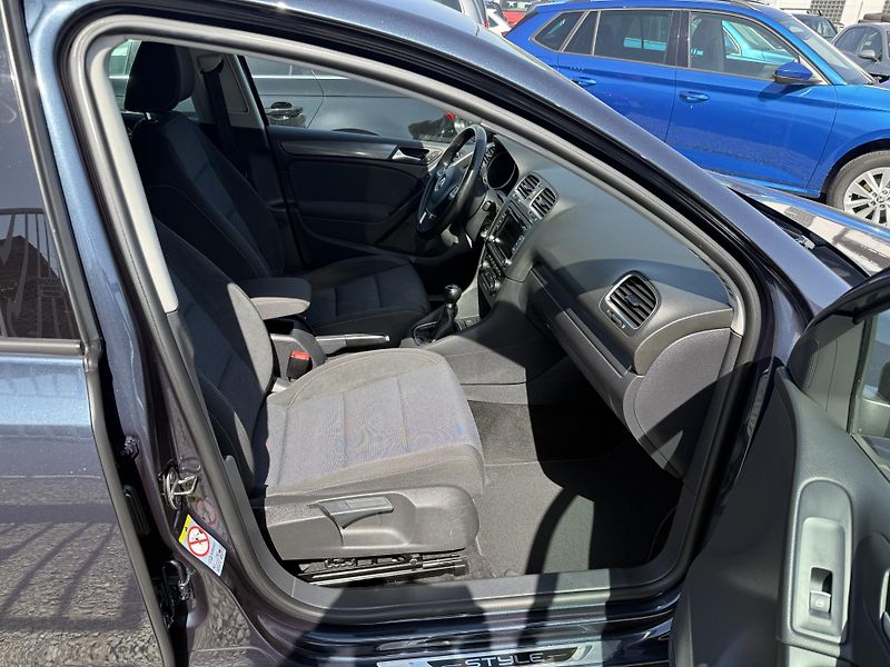 Volkswagen Golf 1.2 TSI STYLE - fotka 10 z 13