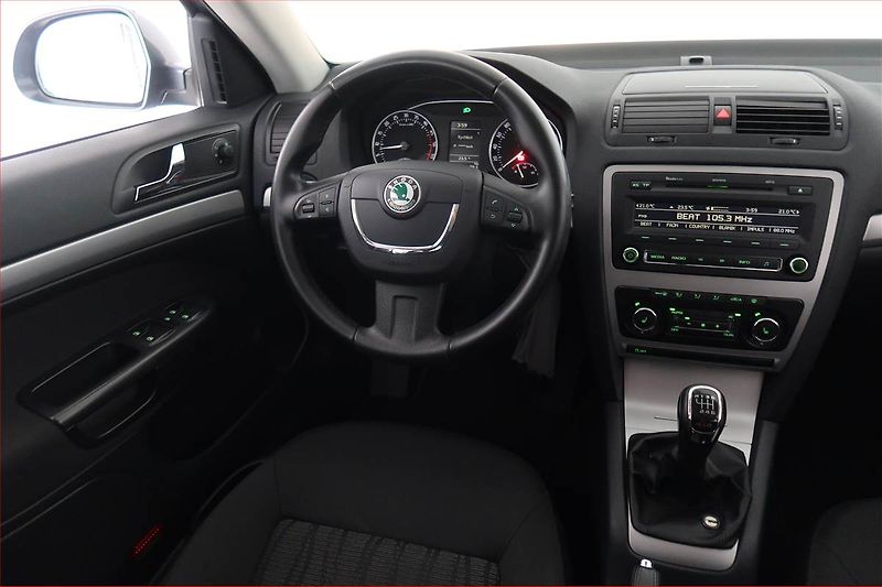Škoda Octavia (2010) Ambiente 1.6 TDI 4x4, 4X4 - fotka 7 z 17