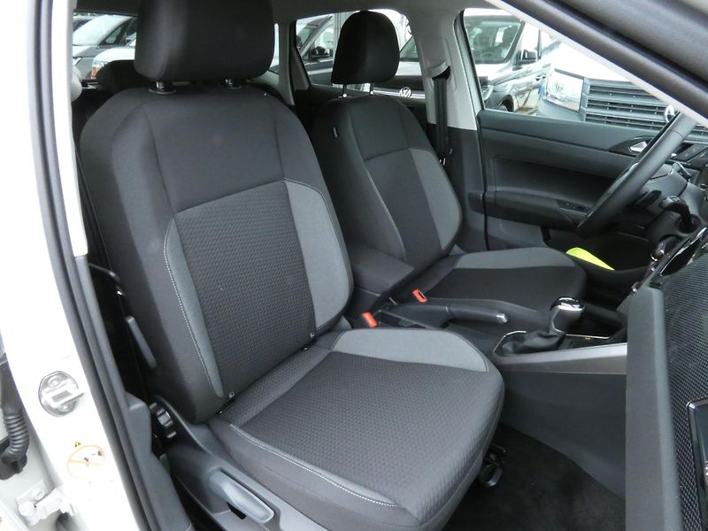Volkswagen Polo People 1,0 TSI 85 kW 7DSG - fotka 18 z 30