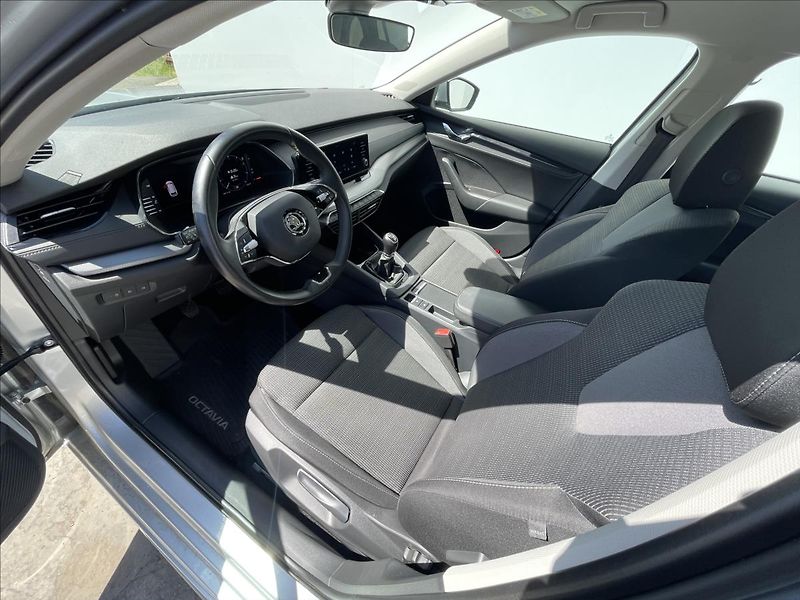Škoda Octavia 2,0 TDI Combi Ambition Plus - fotka 5 z 22