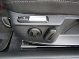 Volkswagen Passat (2015) 1.6 TDi, AC, temp - náhled 15